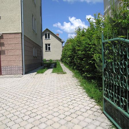 Hostynna Sadyba Leshnya Exterior photo